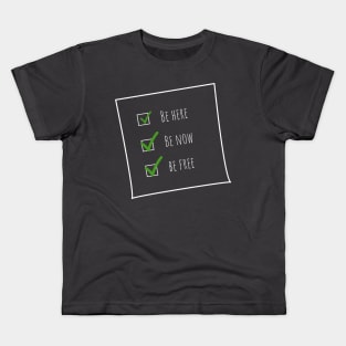 Be here, be now, be free Kids T-Shirt